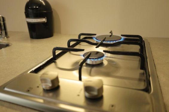 Access 1-Bedroom Apartment: gas hobs